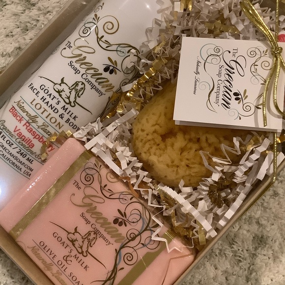 Grecian Soap Co. Scented Black Raspberry Vanilla Bath & Body Gift Set NWT. - Picture 16 of 16